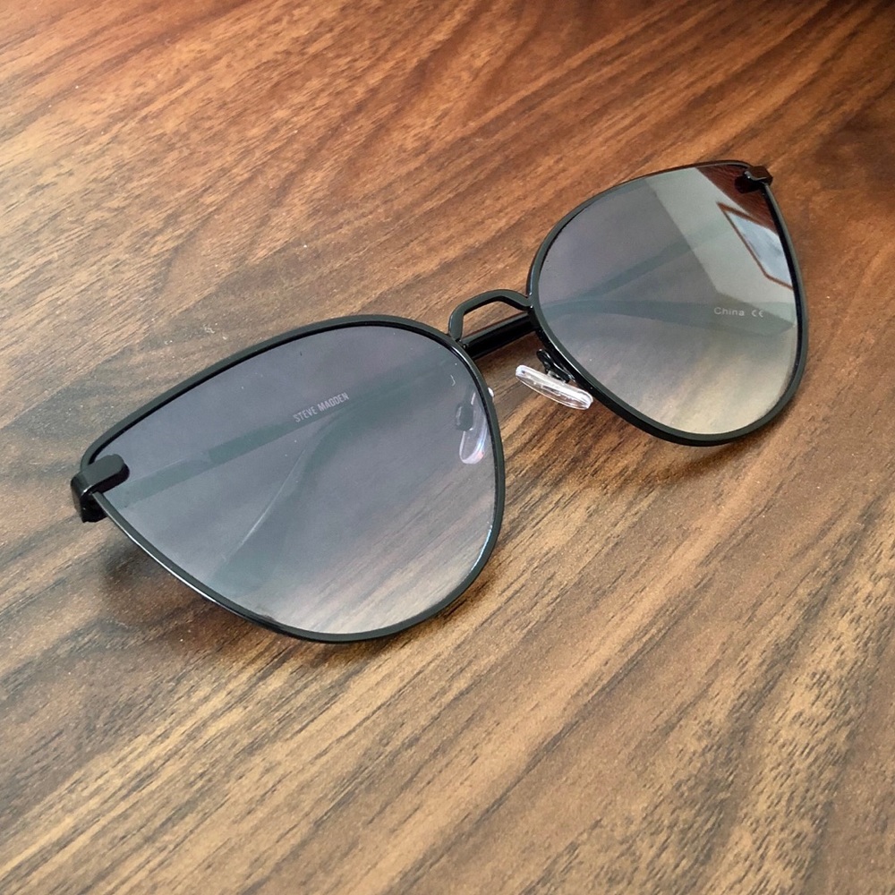 ♦️SALE♦️ 😎STEVE MADDEN CAT EYE BLACK SUNGLASSES
